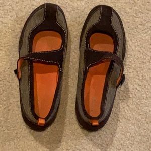 Pull-on Lands End Mary Janes